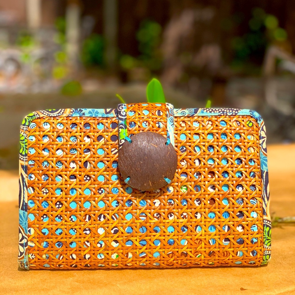 Vera Bradley Tiki Clutch